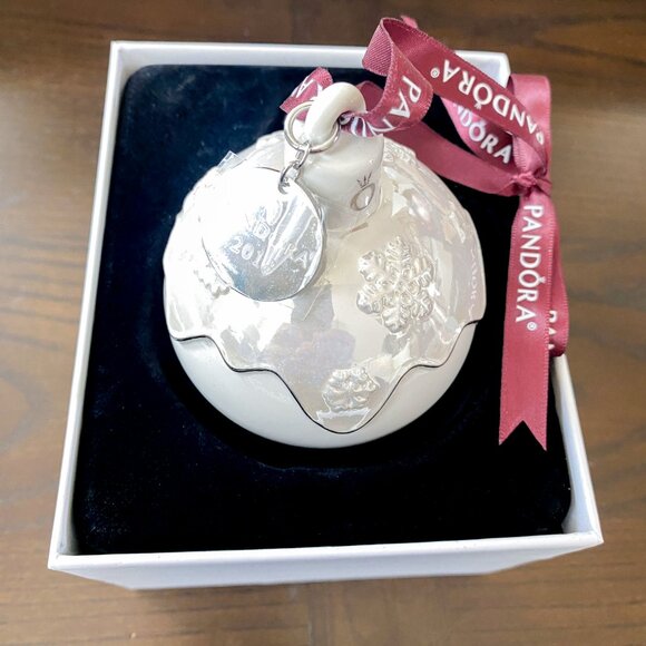 Pandora - Limited Edition 2018 Ornament 2018 ( Brand new in box ) - Picture 6 of 10